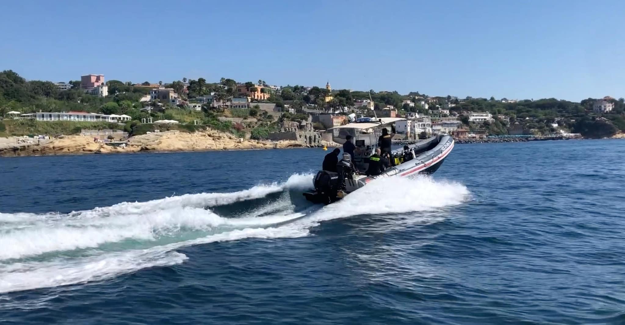Carabinieri al largo di Posillipo