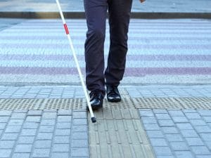 Recupera la vista grazie a una nuova terapia genica, è il primo al mondo: &#8220;È come rinascere&#8221;