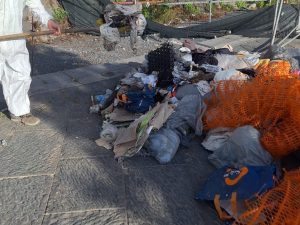 Rimosse oltre 5 tonnellate di rifiuti sotto le mura del Maschio Angioino a Napoli