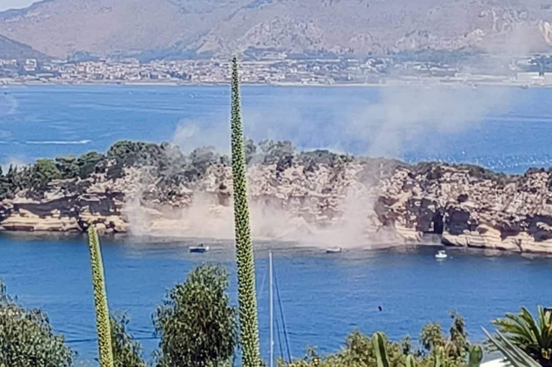 Crollo a Punta Pennata dopo terremoto 4.6, l'esperto: "A rischio i costoni dei Campi Flegrei"