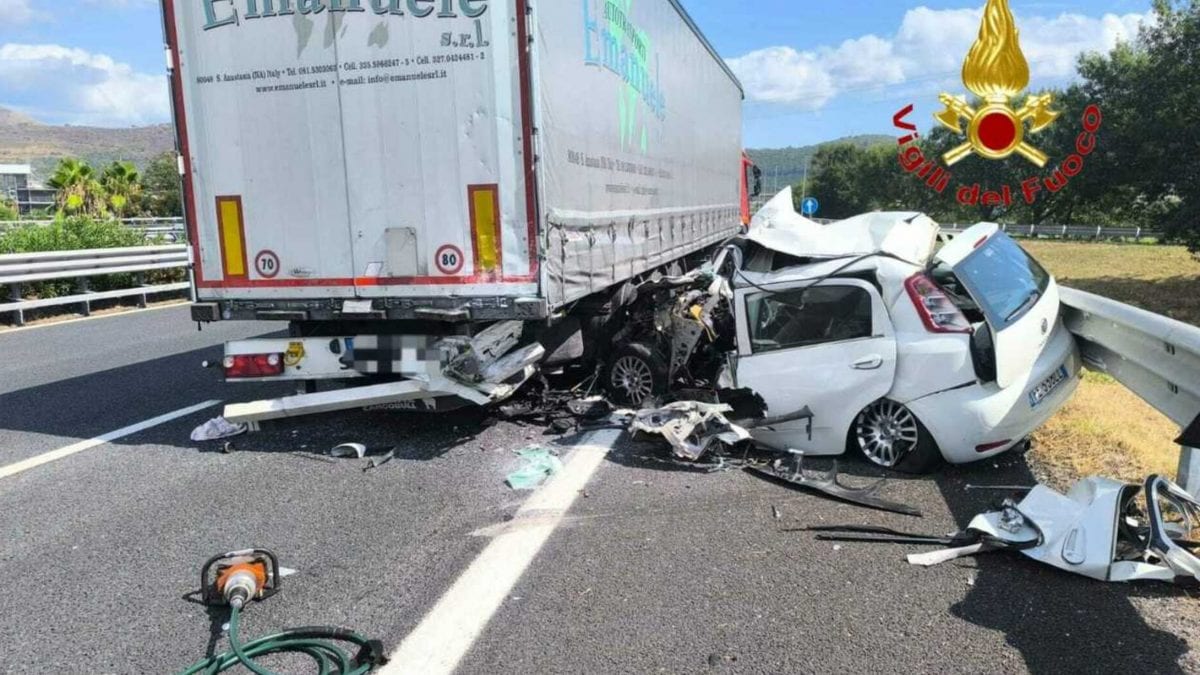L’incidente sulla A30, all’altezza dell’uscita Nocera–Pagani