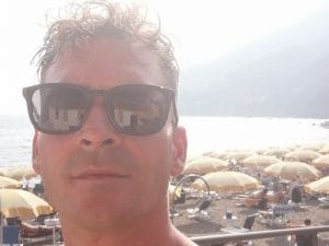 Scontro tra scooter a Torre del Greco: morto Mirko Acunzo, 40 anni, grave 15enne