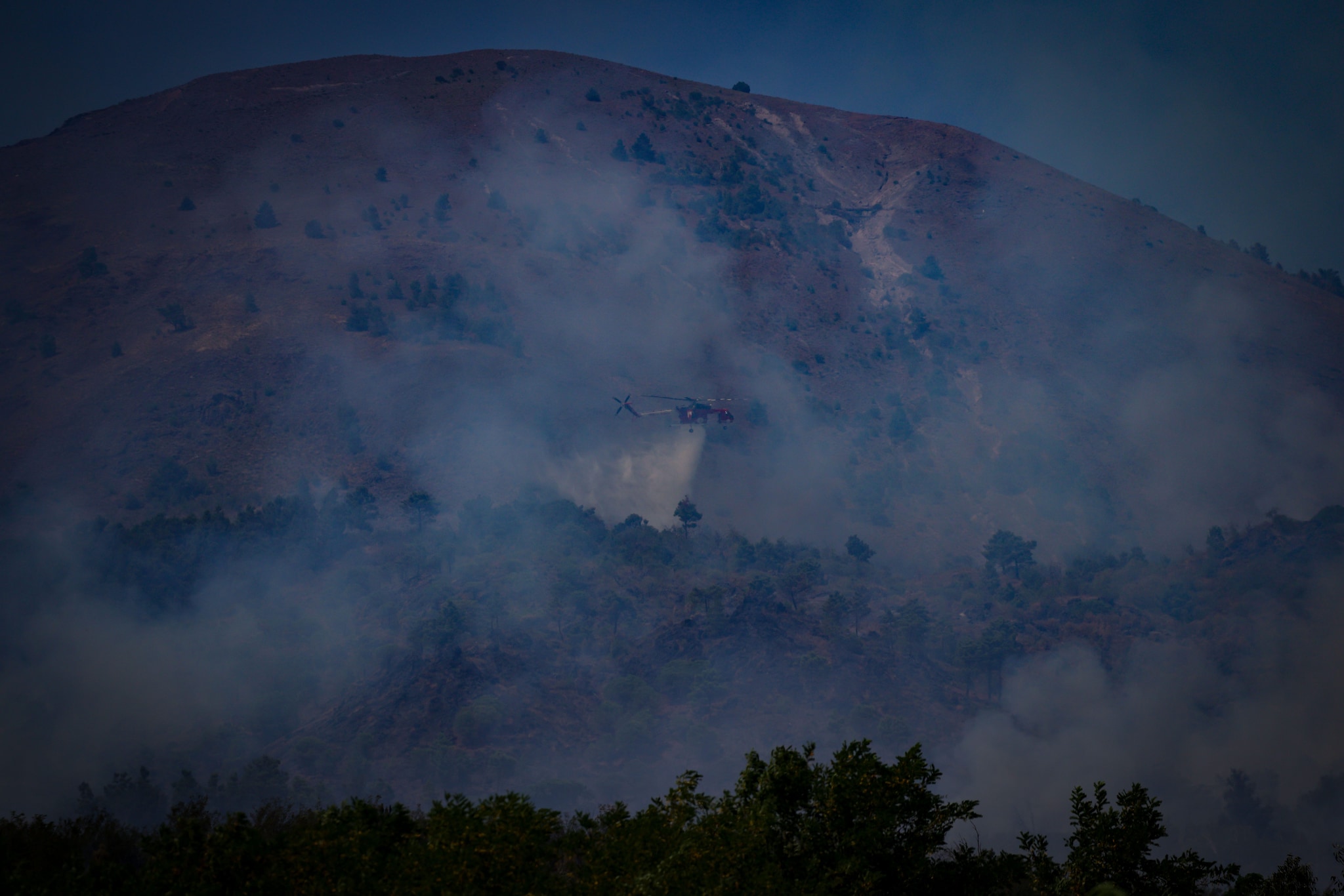 Canadair in azione sul Vesuvio