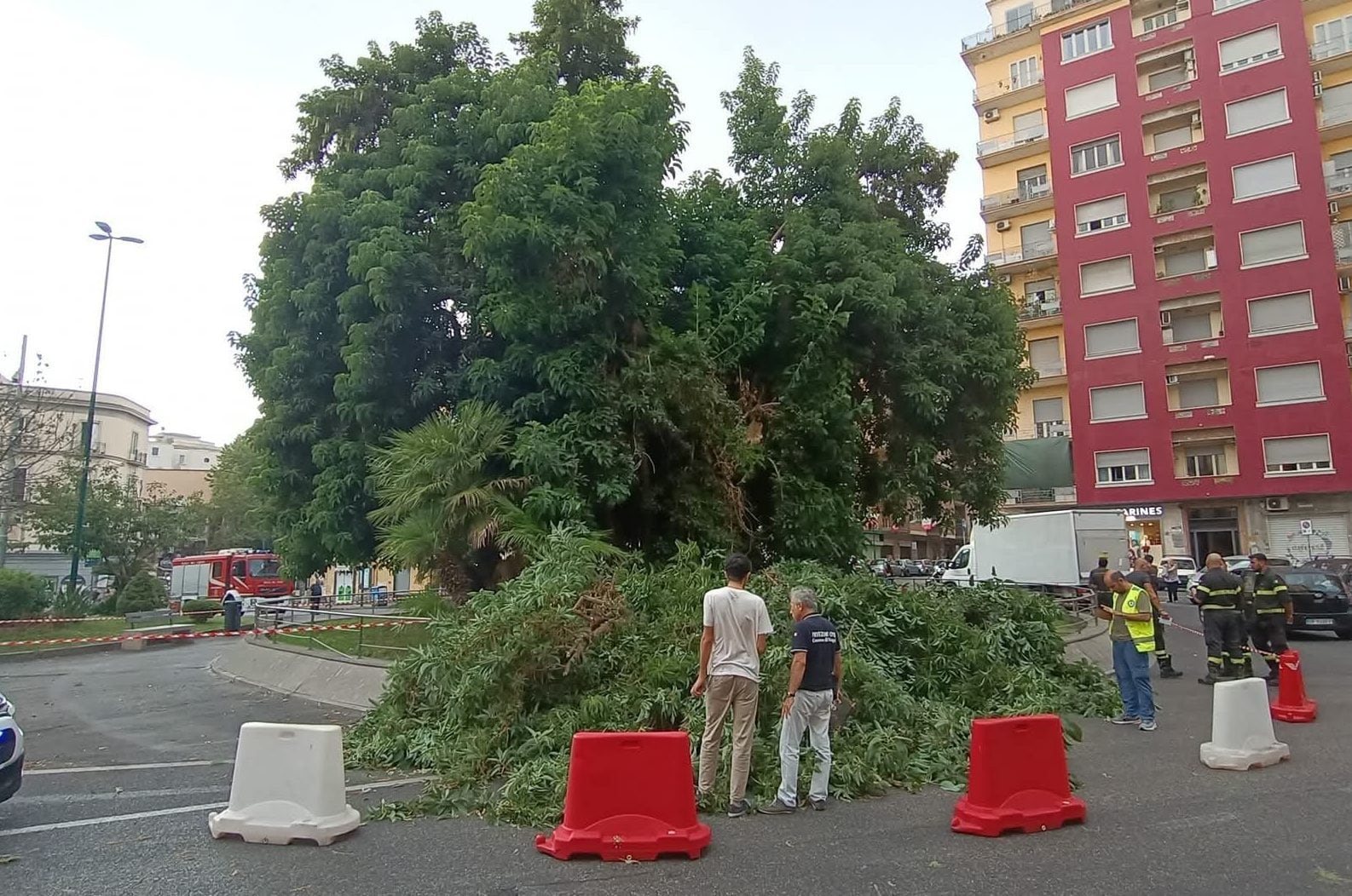Il cedimento in piazza degli Artisti