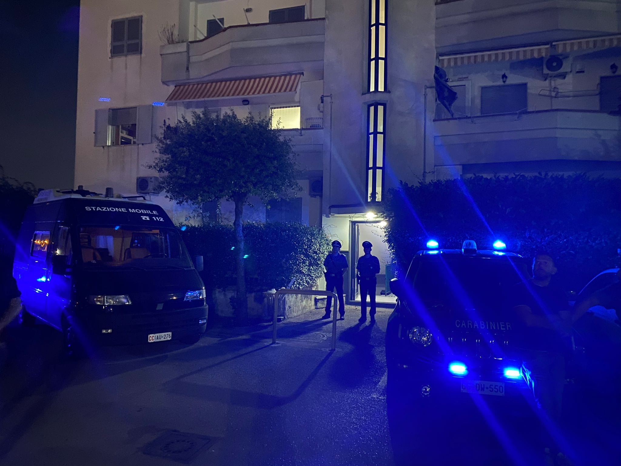 I carabinieri sul luogo dell’omicidio, a Melito di Napoli
