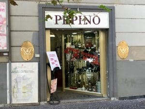 Vomero-via-Luca-Giordano-profumeria-Pepino-chiusa-due-anni-fa-300x225.jpg