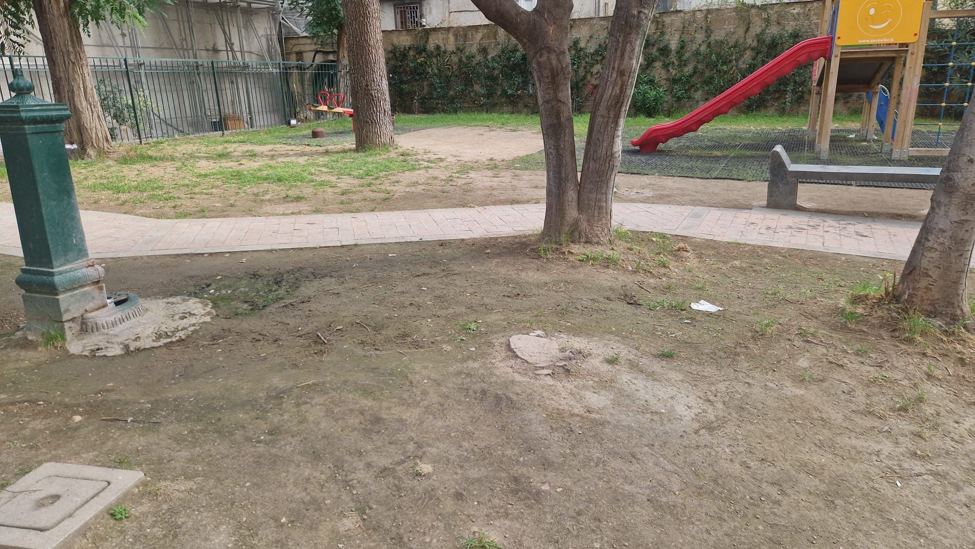 Una delle aiuole del parco dopo la riqualificazione.