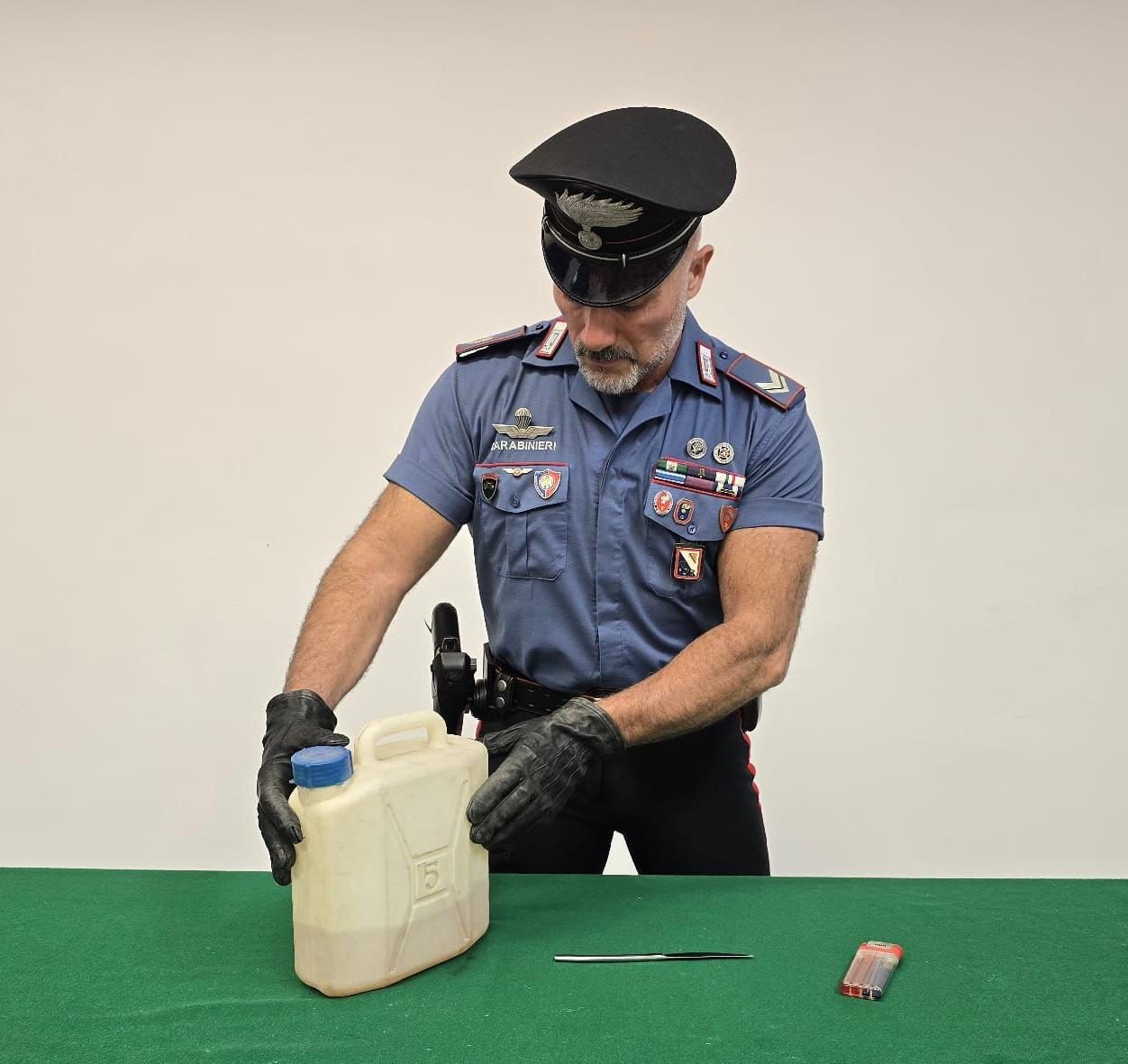 La tanica recuperata dai carabinieri