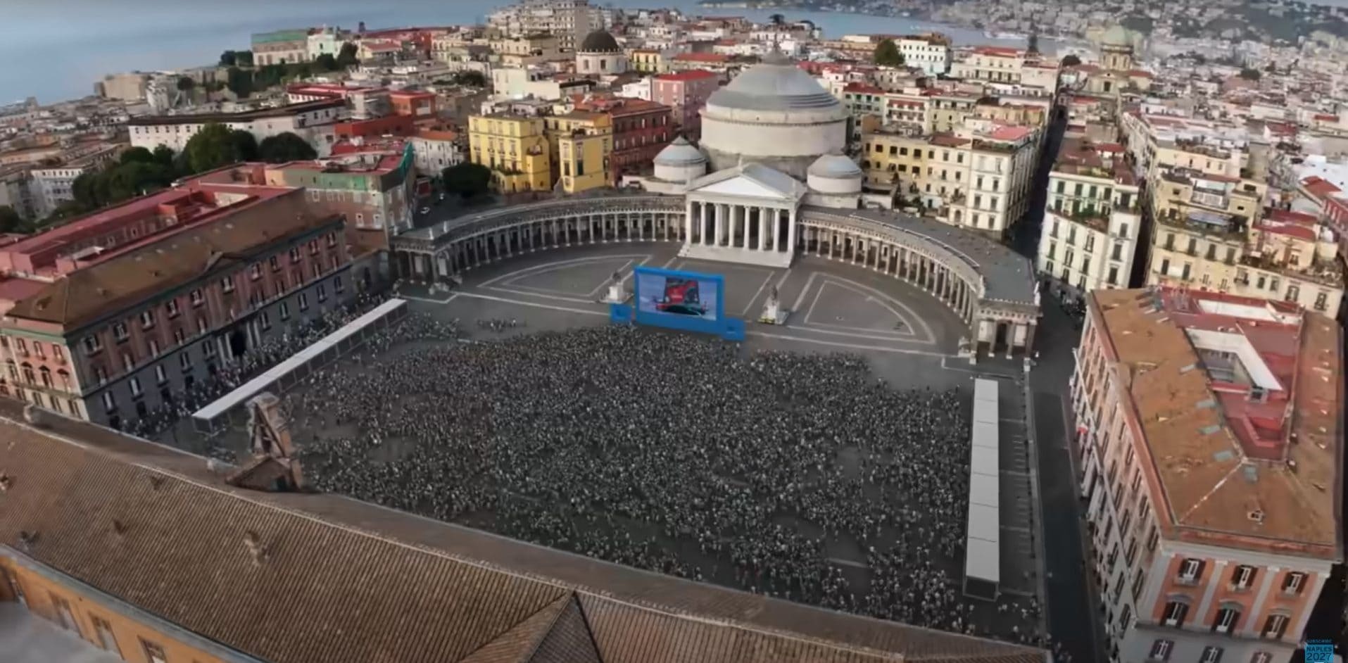 Maxi–schermo anche in piazza del Plebiscito