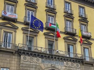 bandiera-palestina-municipio-napoli-300x225.jpeg
