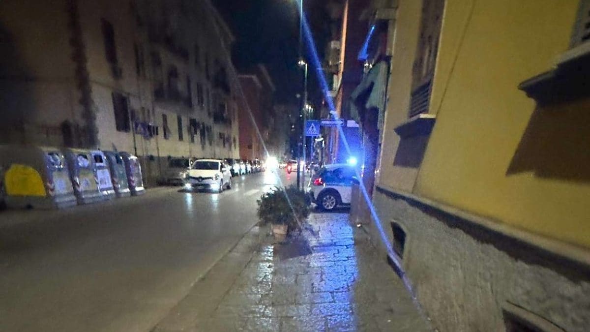 Il luogo del ferimento, in via Arlotta, a Fuorigrotta