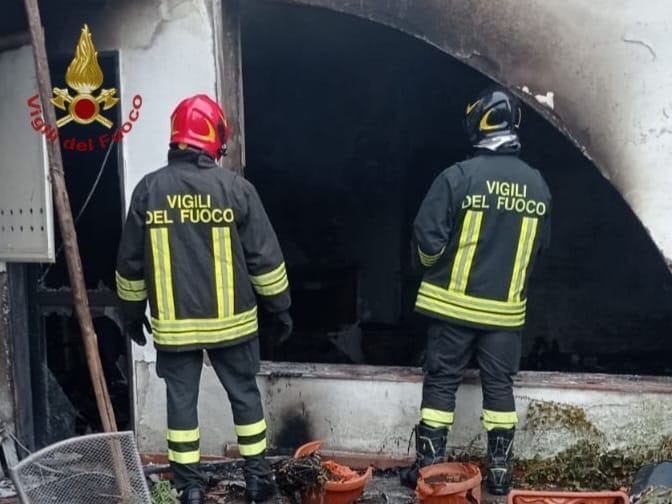 I Vigili del Fuoco al lavoro sull’incendio
