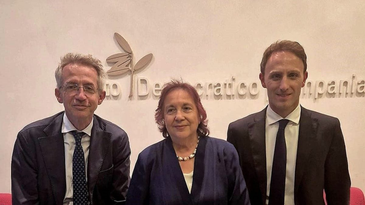 Da sinistra, Gaetano Manfredi, Teresa Armato, Piero De Luca