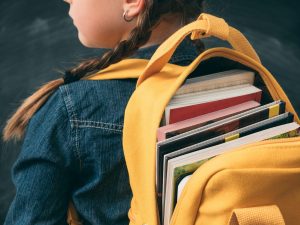 Cedole librarie per scuole medie e superiori a Napoli 2025-26, pubblicato l&#8217;elenco dei beneficiari