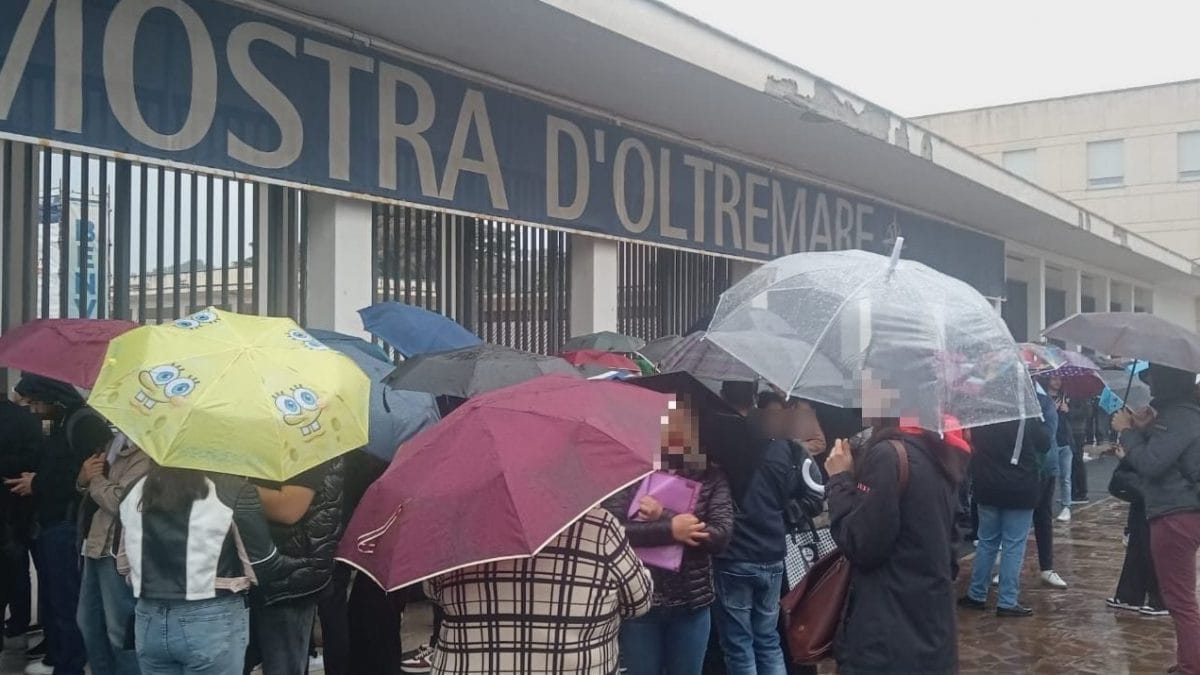 Proteste ai cancelli della Mostra d’Oltremare / Foto Fanpage.it
