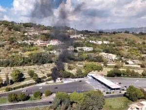 incendio-tangenziale-napoli-2025-10-14-alle-15-1760448634150-300x225.jpg
