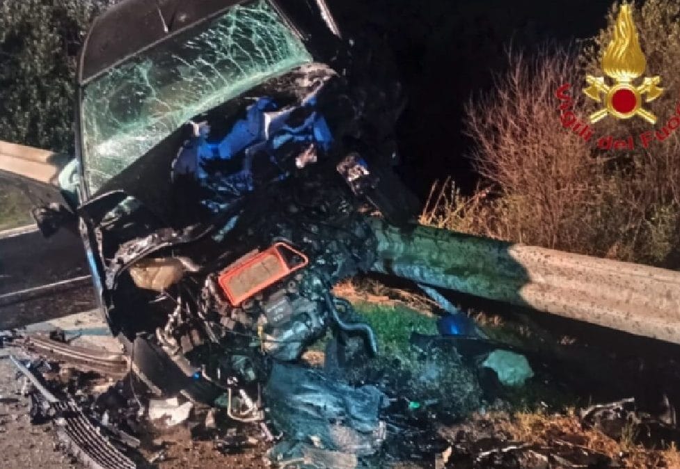 Scontro tra due auto sulla Cilentana, Luigi muore a 56 anni: incidente ...