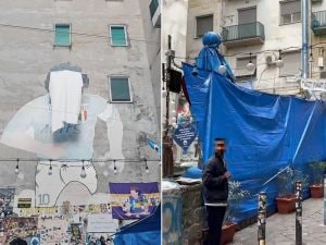 Coperto il murale di Maradona ai Quartieri Spagnoli, chiuso per protesta il largo con gli altarini di Diego