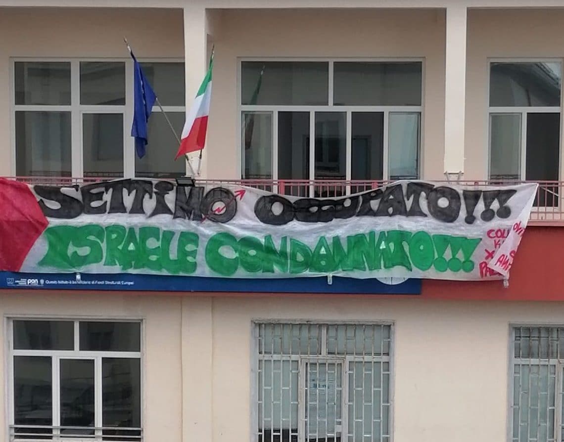 Il "Lucrezio Caro" occupato