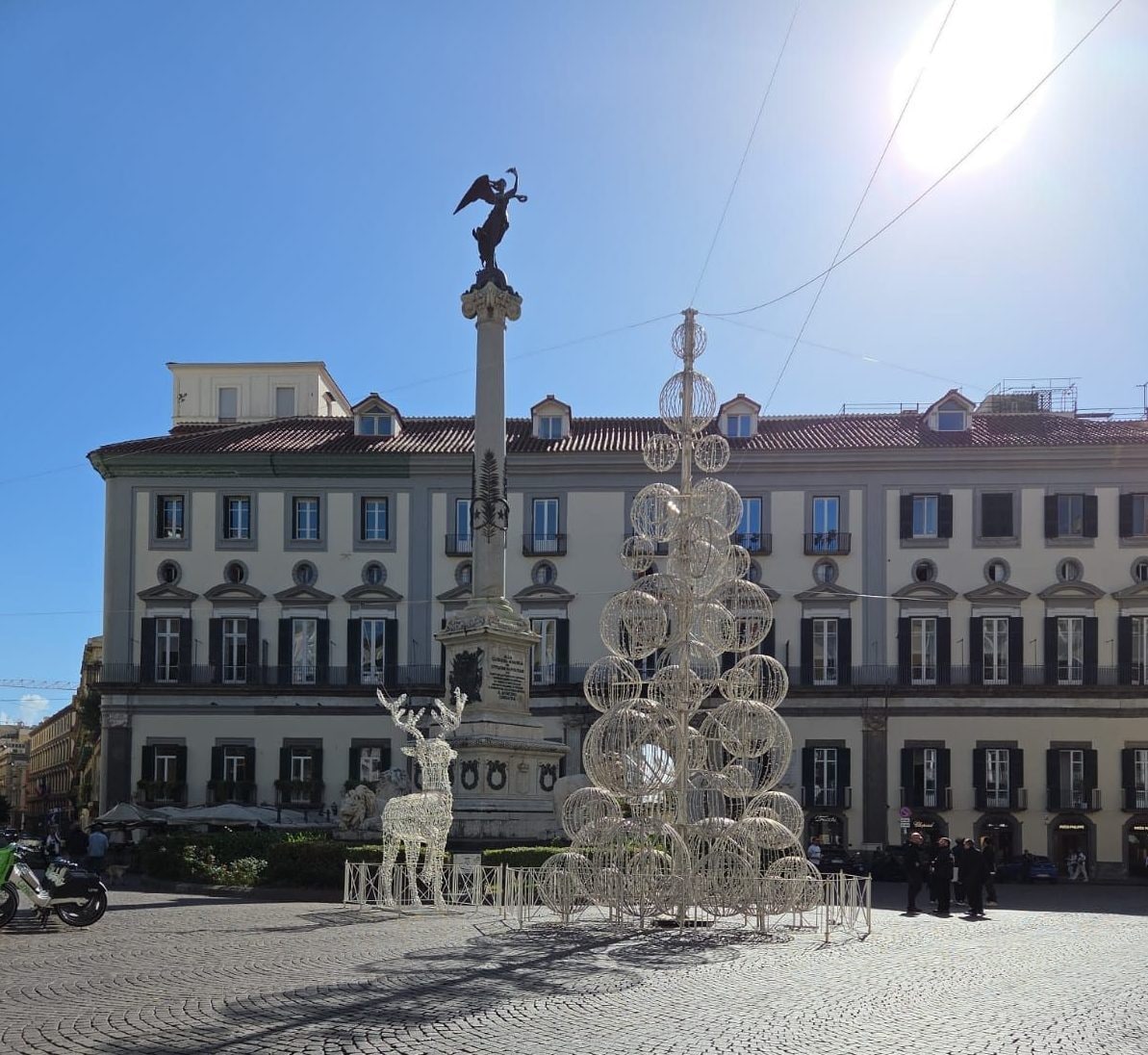Le luminarie natalizie in piazza dei Martiri