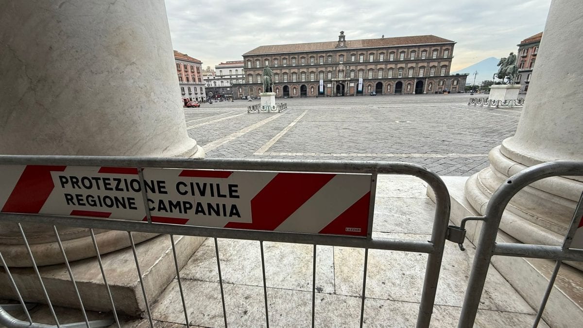Piazza Plebiscito chiusa per Dialoghi Mediterranei 2025 (Foto: Fanpage.it)