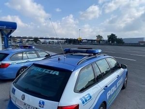 polizia-tangenziale-napoli-11-300x225.jpeg
