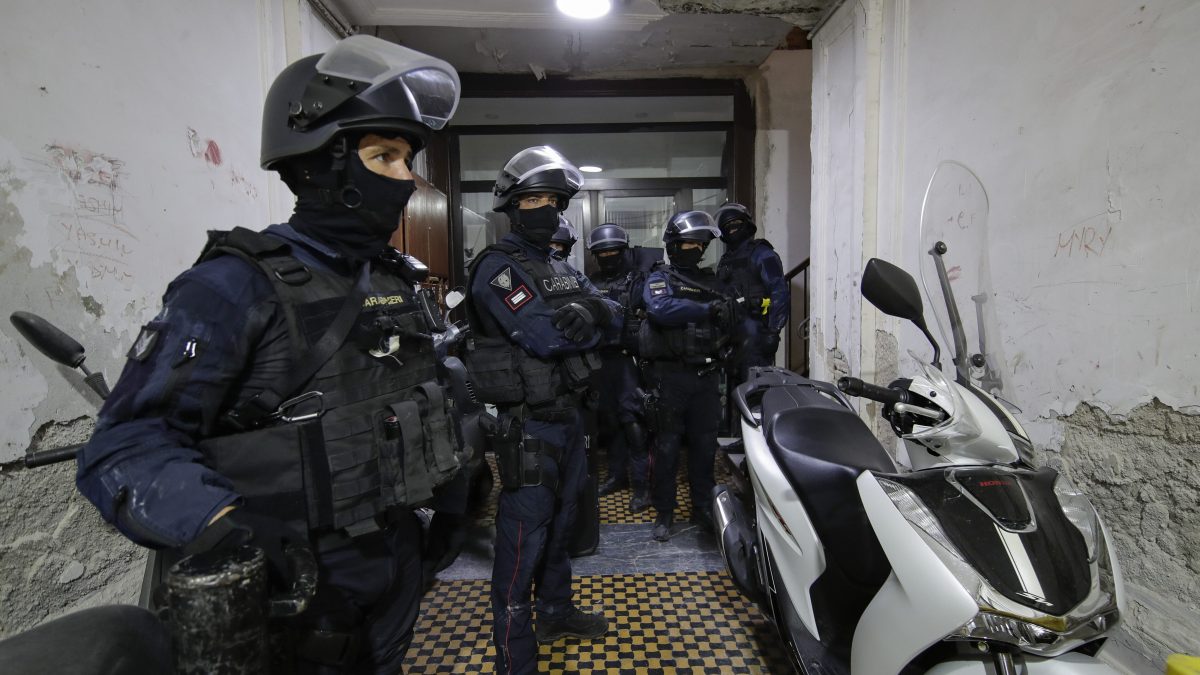 Carabinieri ai Quartieri Spagnoli