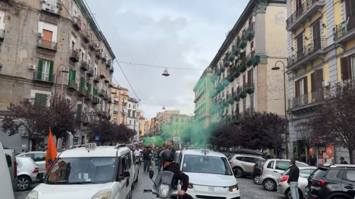 Sciopero dei taxi a Napoli / Foto Fanpage.it