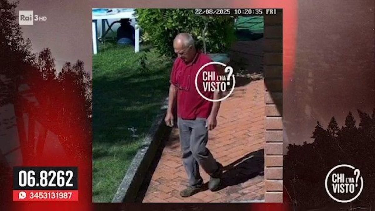 Un frame dal video che mostra Giuseppe Scuotto mentre esce di casa