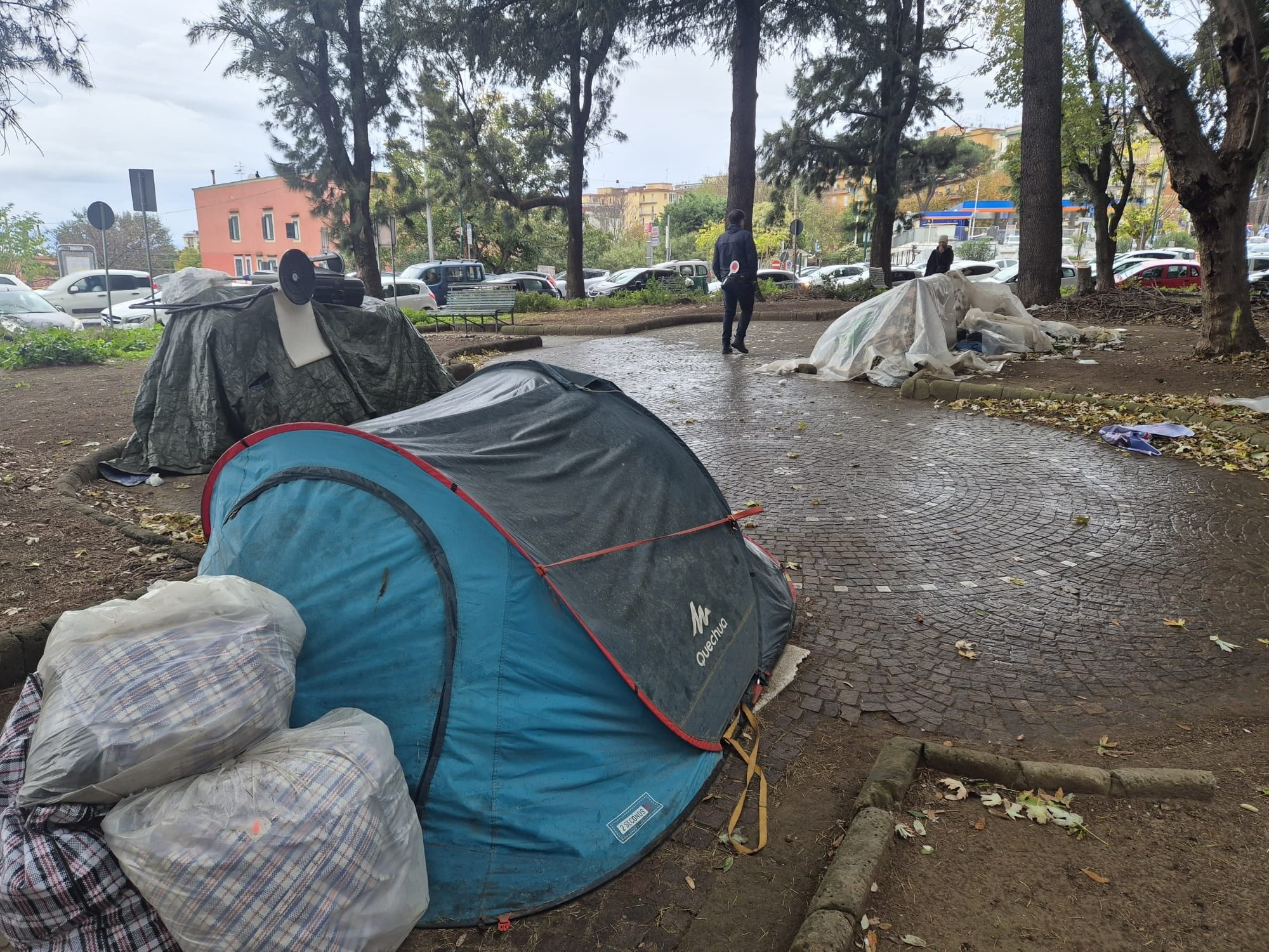 Assistiti i senzatetto della tendopoli