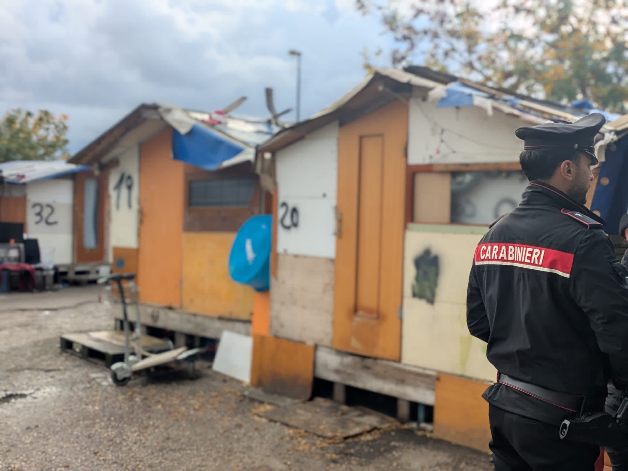 Le baracche controllate dai militari dell’Arma