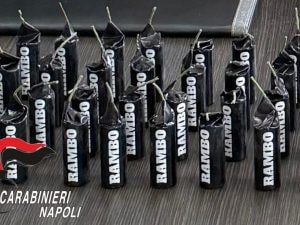 A Napoli già pronti i botti per Capodanno: 28enne fermato con un chilo e mezzo di esplosivi sullo scooter