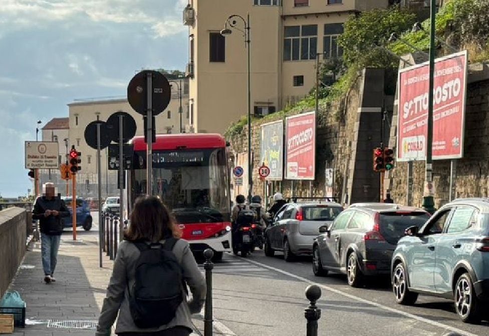 Un bus C16 al Corso Vittorio Emanuele