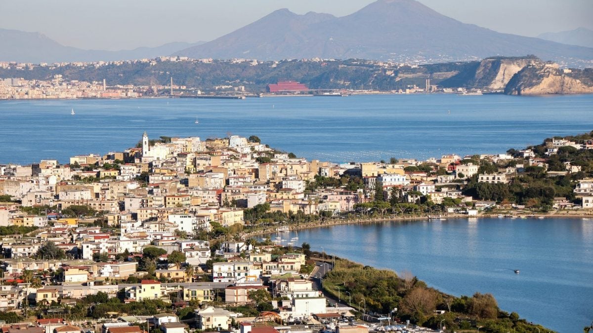 Il Vesuvio visto dai Campi Flegrei