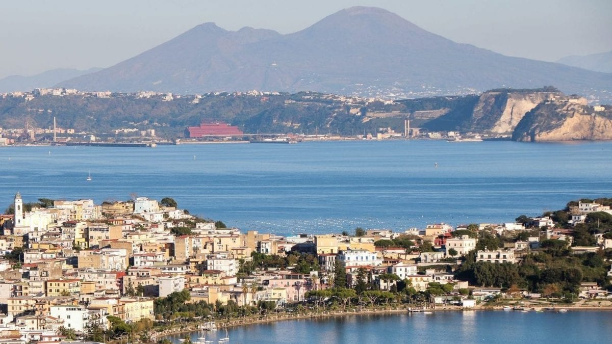 Il Vesuvio visto dai Campi Flegrei