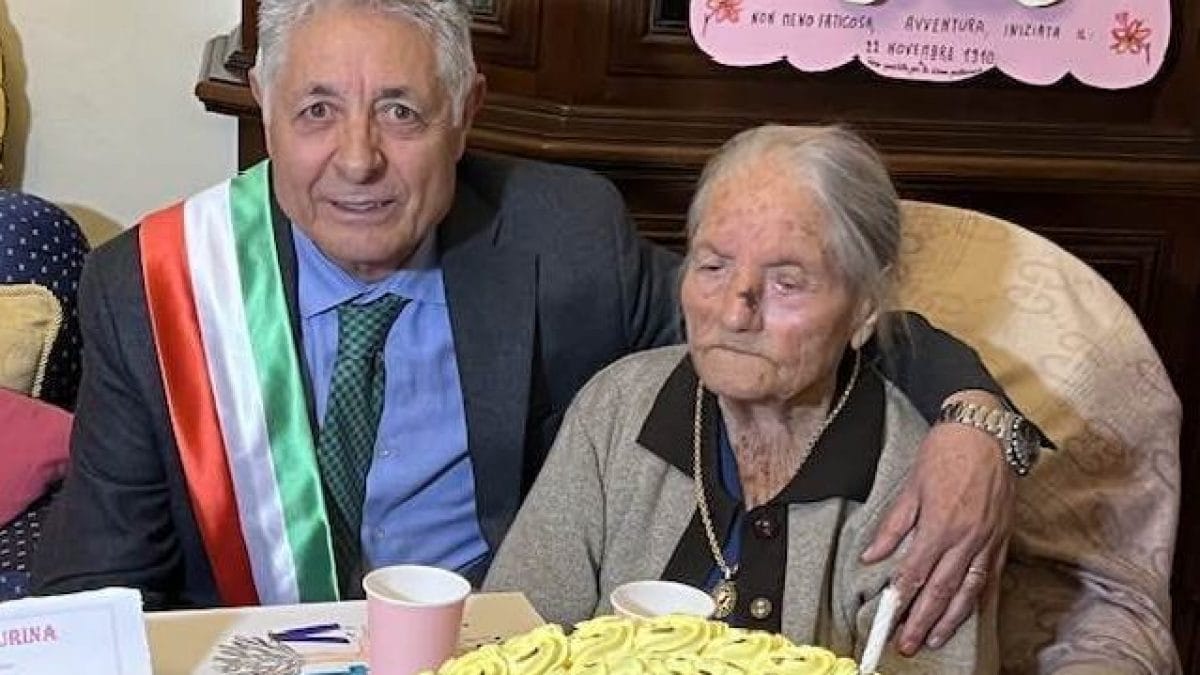 Nonna Laurina e Vito Di Leo, sindaco di Sturno (Foto: Vito Di Leo / Facebook)