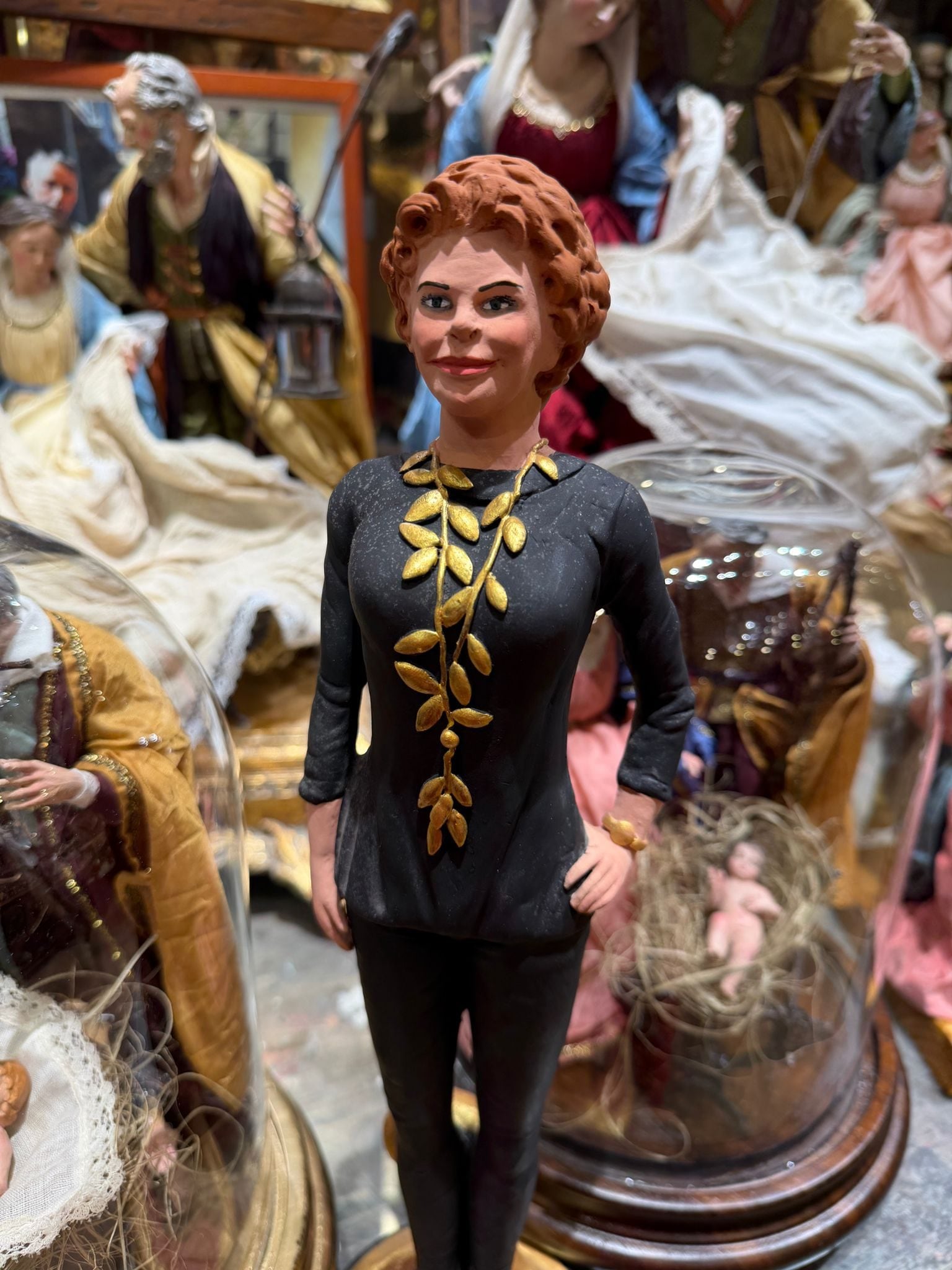 La statua di Ornella Vanoni realizzata dal maestro presepiale Genny Di Virgilio