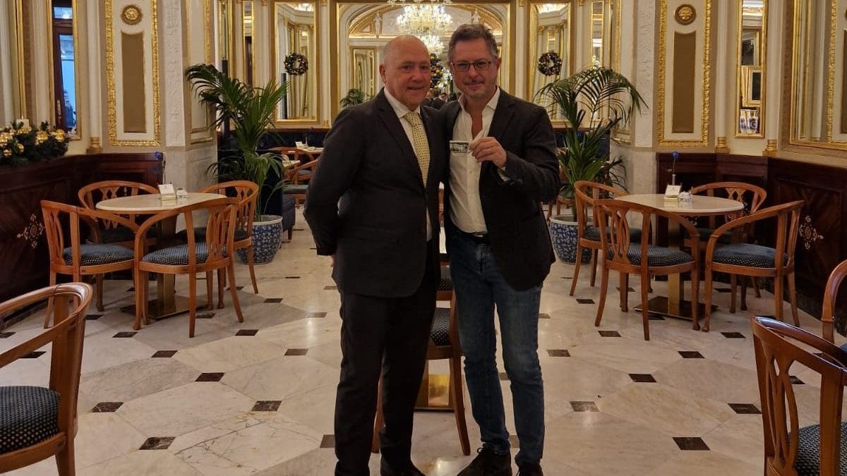 Gennaro Ponziani (a sinistra) e il deputato Francesco Emilio Borrelli