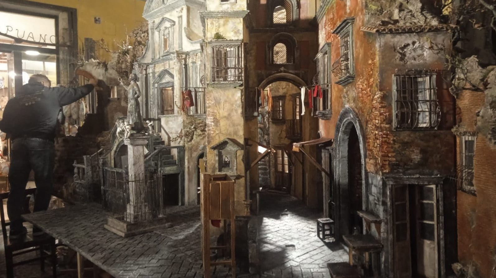 Il presepe gigante di via San Gregorio Armeno a Napoli dei Fratelli Capuano