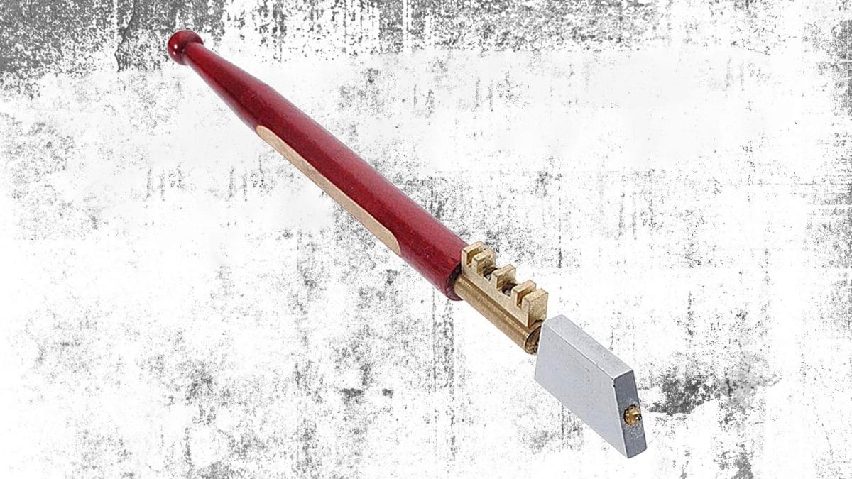 Il taglierino del modello usato per colpire l’uomo