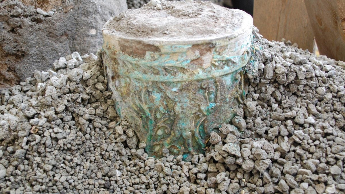 Il vaso egizio ritrovato negli scavi di Pompei. Foto / Parco Archeologico di Pompei