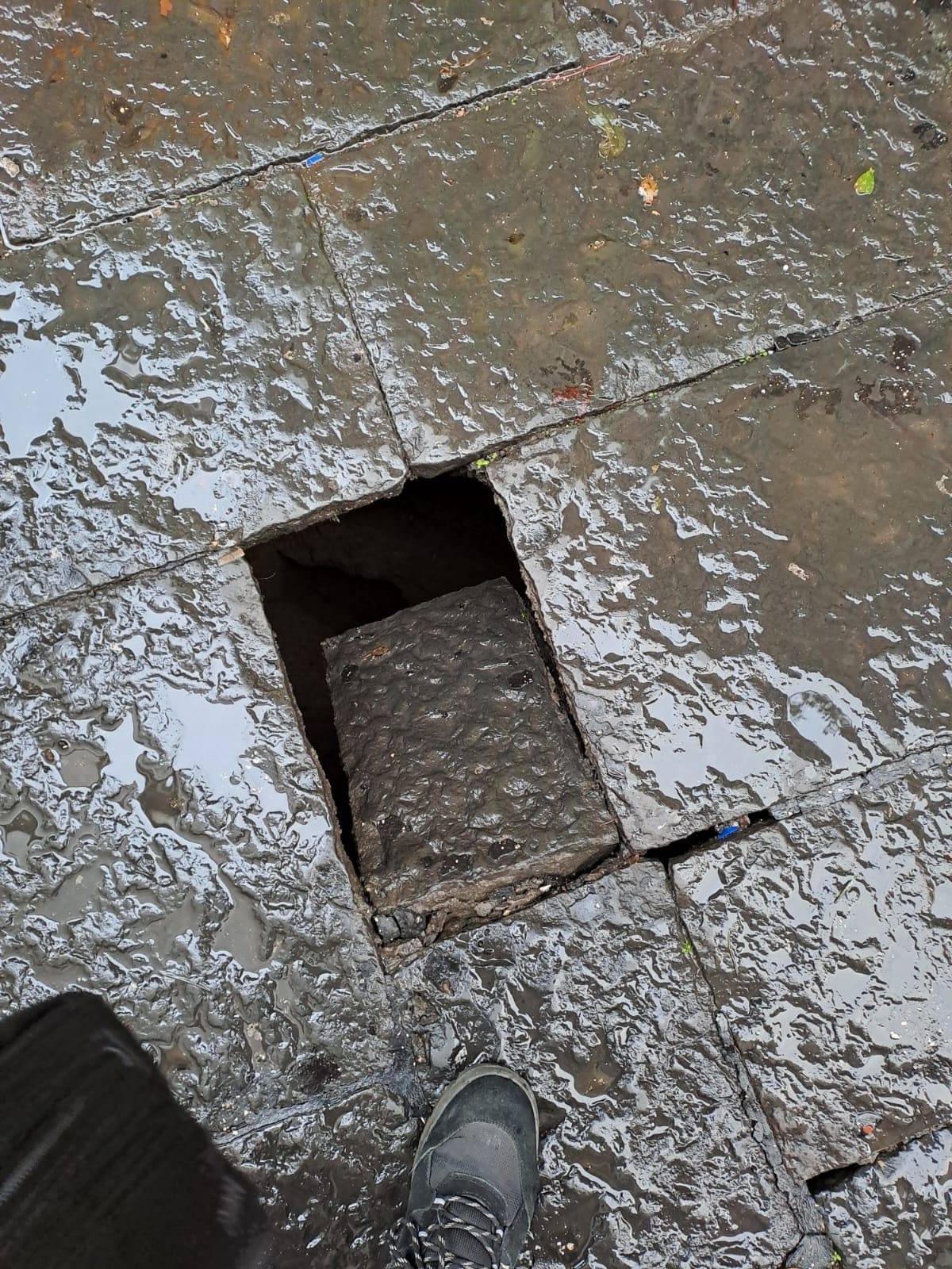 Cedimento su via Cifariello: la strada è stata chiusa al traffico dal Comune di Napoli