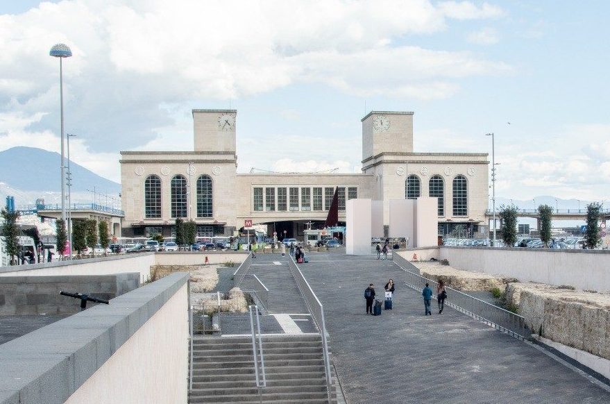 Il rendering della nuova Porta Marittima, nel piazzale antistante la Stazione Marittima