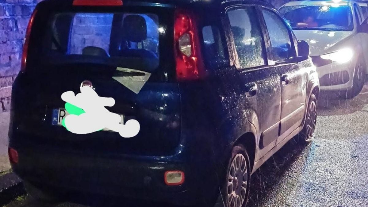 Una delle automobili recuperate dalla Polizia Metropolitana di Napoli