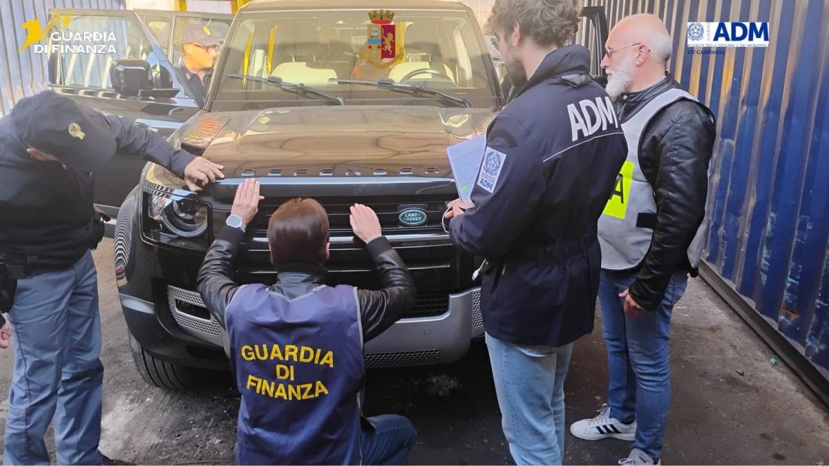 Una delle auto rubate in Canada e ritrovate al Porto di Salerno