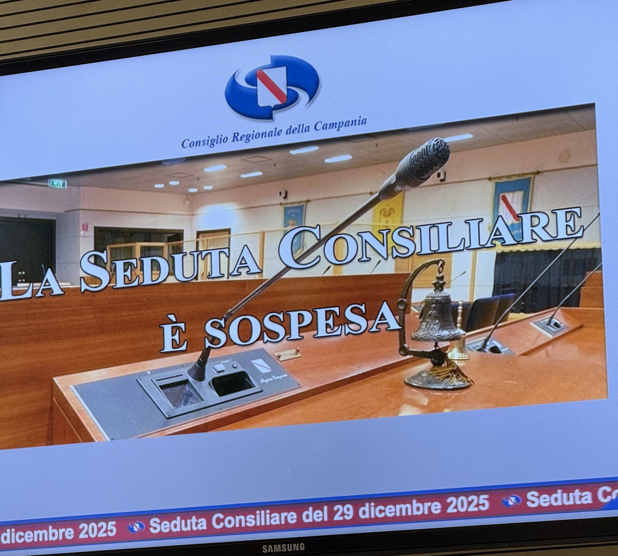 La sospensione di oltre un’ora della prima seduta di consiglio