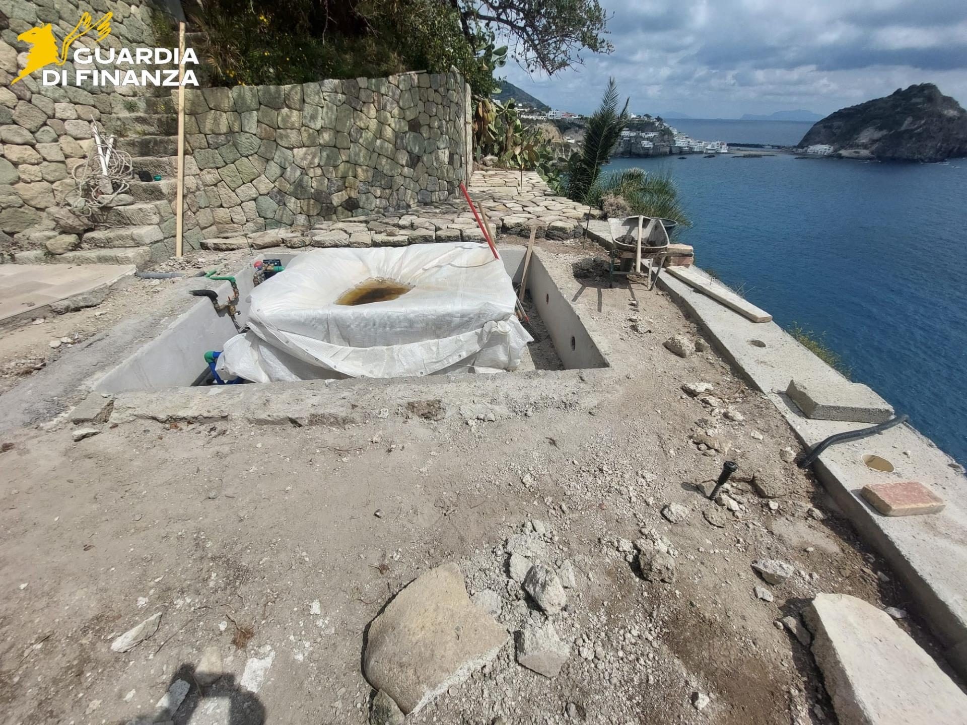 Gli abusi rilevati dalla Guardia di Finanza nel resort di Ischia