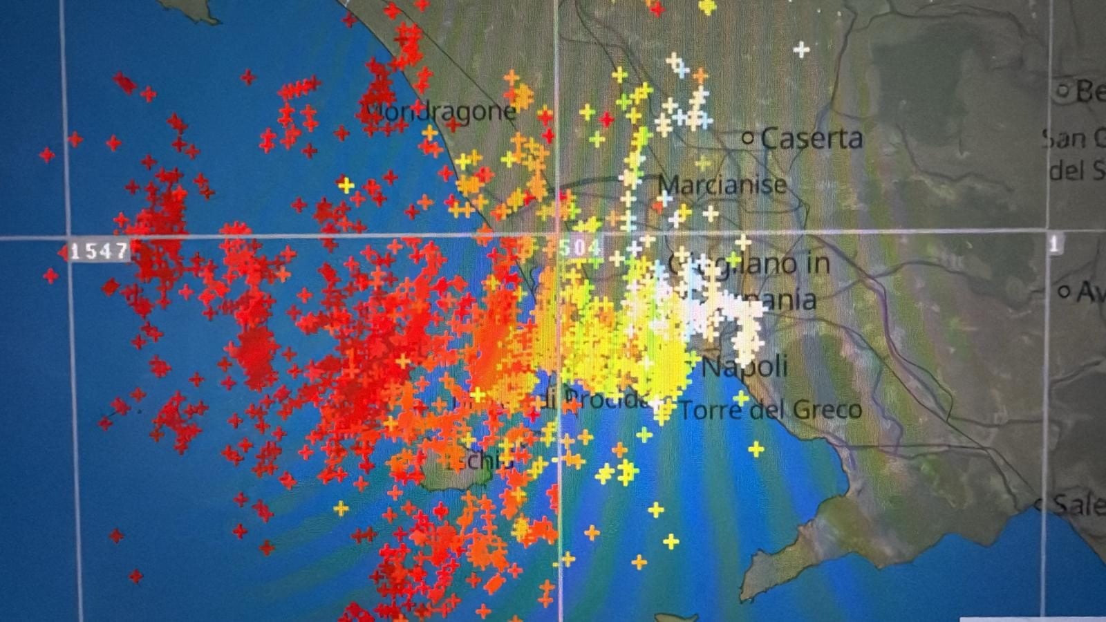 I fulmini caduti su Napoli e la Campania nella serata di oggi