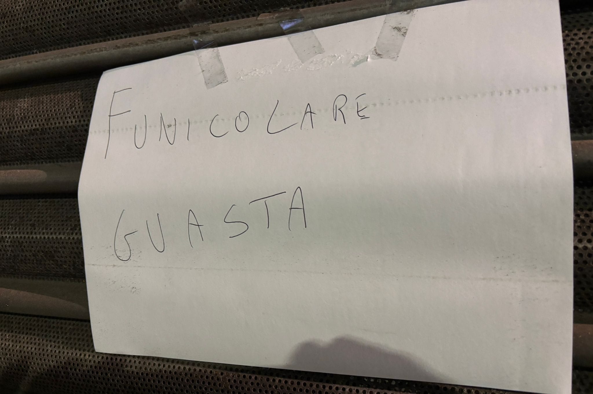 L’avviso sulla saracinesca della Funicolare di Montesanto del 30 novembre 2025