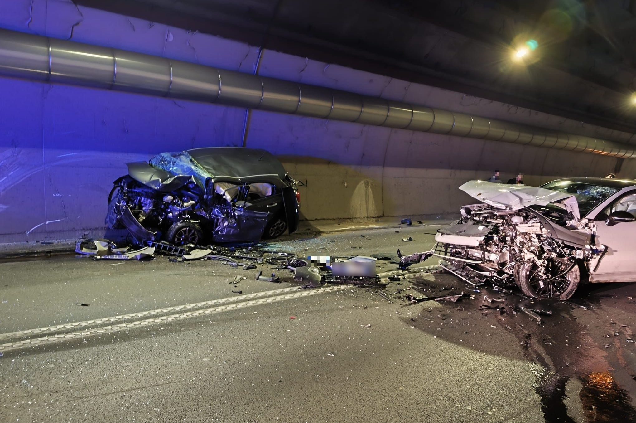 Scontro frontale Porsche-Fiat 500 nella galleria Reggia di Caserta: la vittima ha 73 anni, droga test per il conducente